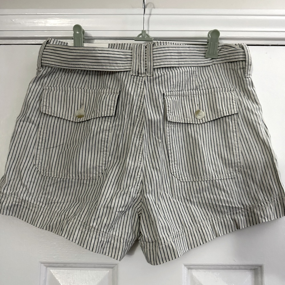 NWT American Eagle Hi-Rise Striped Tie-Waist Shorts Navy/Cream - Size 6 - Picture 2 of 4